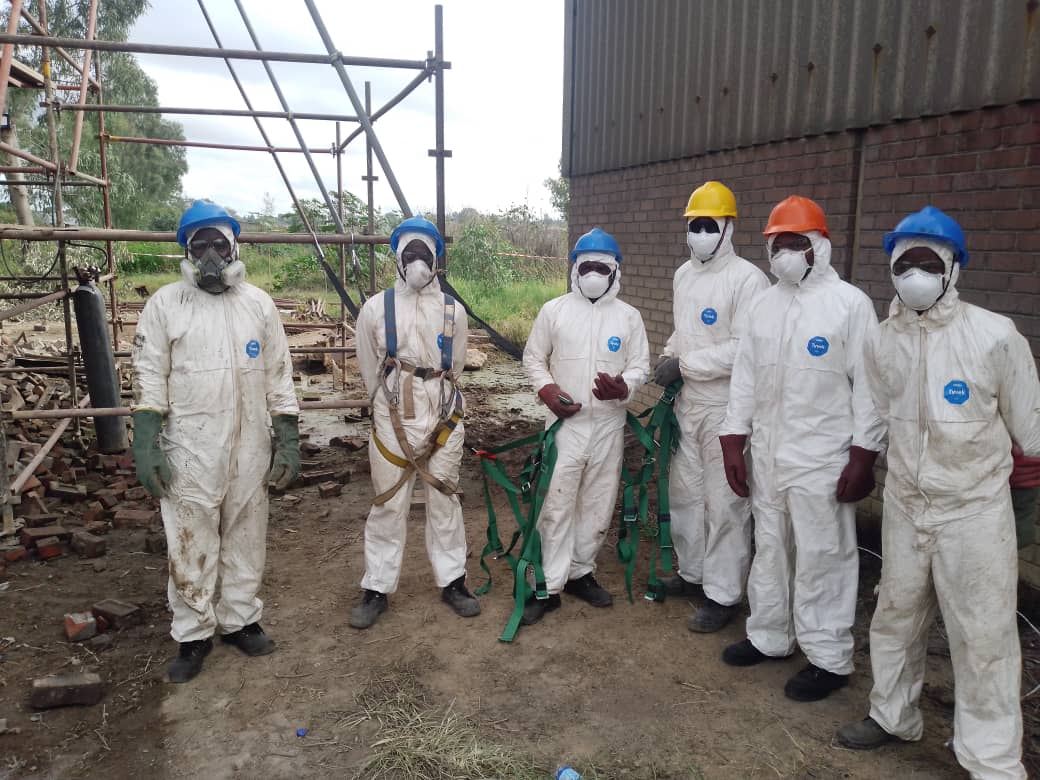 Yanga crew in full protective equipment with fall-arrest harnesses on site